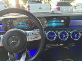 MERCEDES BENZ A200 AMG 2020