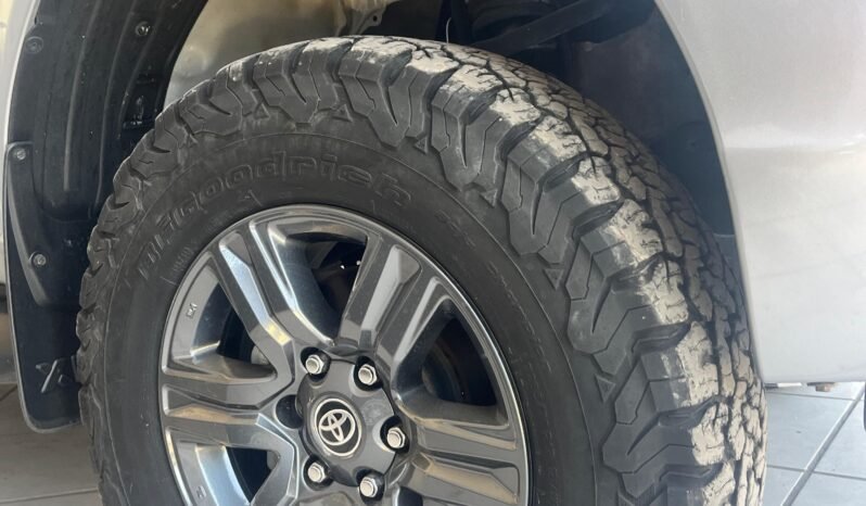 
								TOYOTA HILUX 2023 completo									