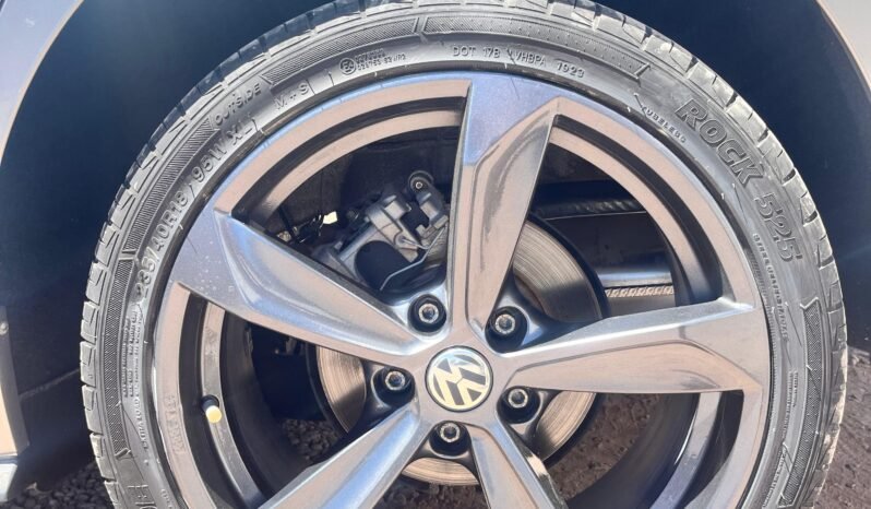 
								VOLKSWAGEN JETTA 2019 completo									