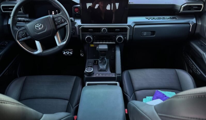 
								TOYOTA TACOMA 2024 completo									