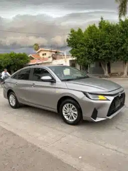 TOYOTA YARIS 2023 completo