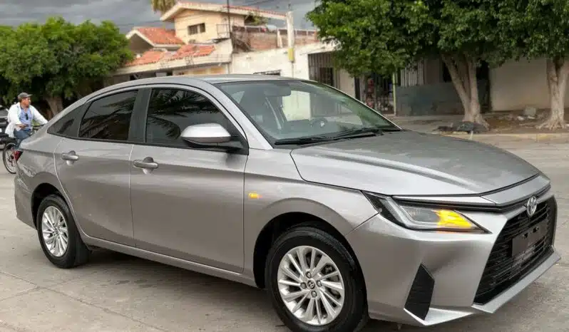 TOYOTA YARIS 2023 completo