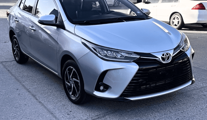 TOYOTA YARIS 2021 completo