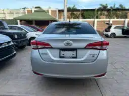 TOYOTA YARIS 2021 completo