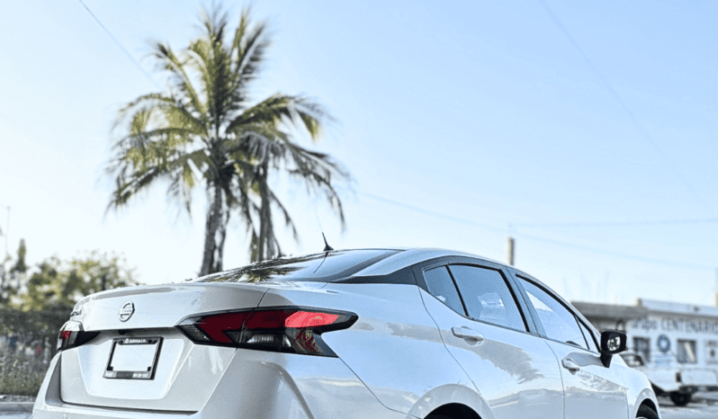 NISSAN VERSA 2020 completo