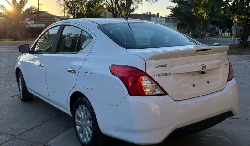 NISSAN VERSA 2017 completo