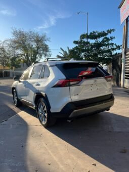 TOYOTA RAV4 2021 completo