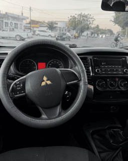 MITSUBISHI L200 2017 completo