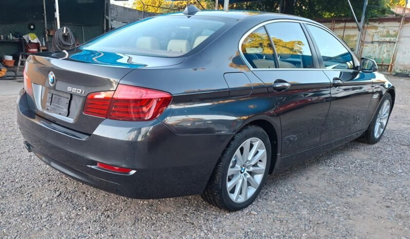 BMW 520iA  2016 completo
