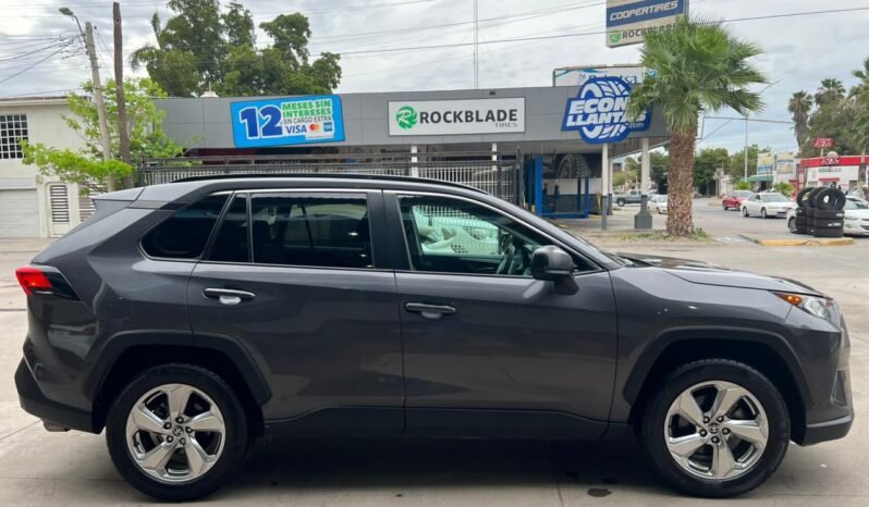 TOYOTA RAV4 2021 completo
