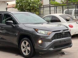 TOYOTA RAV4 2021 completo