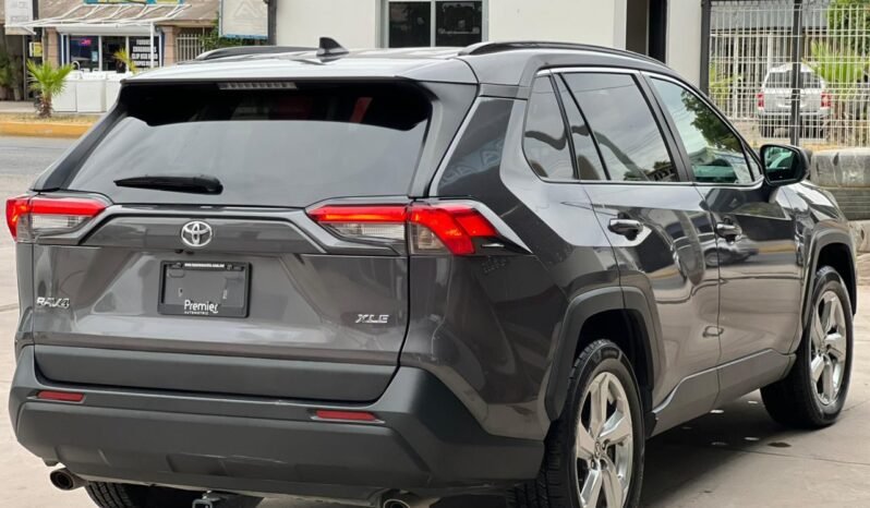 TOYOTA RAV4 2021 completo
