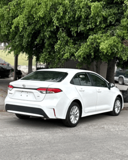 Toyota Corolla Le 2022 completo