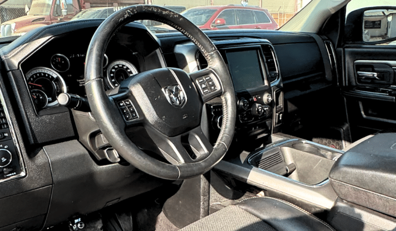 
								RAM R/T 4×4 5.7L 2016 completo									