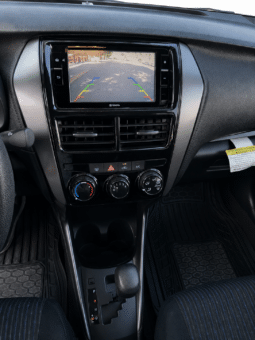 Toyota Yaris 2022 completo
