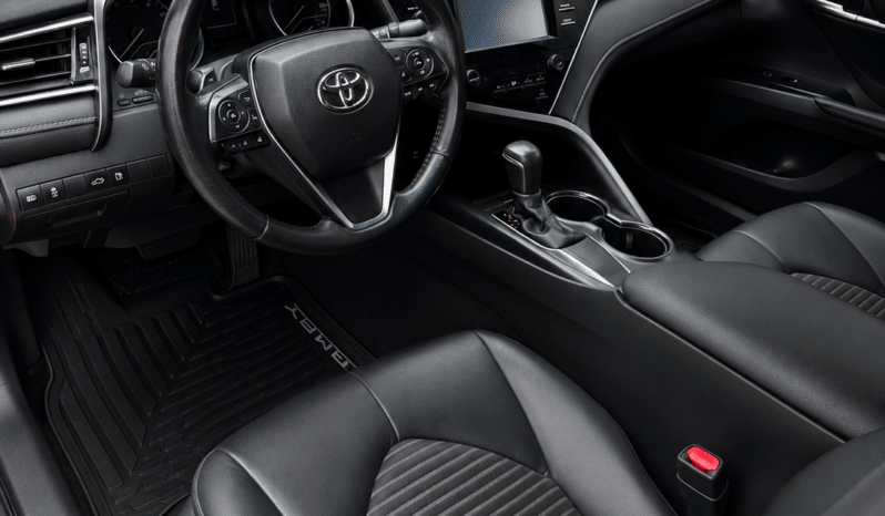 Toyota Camry 2018 SE completo