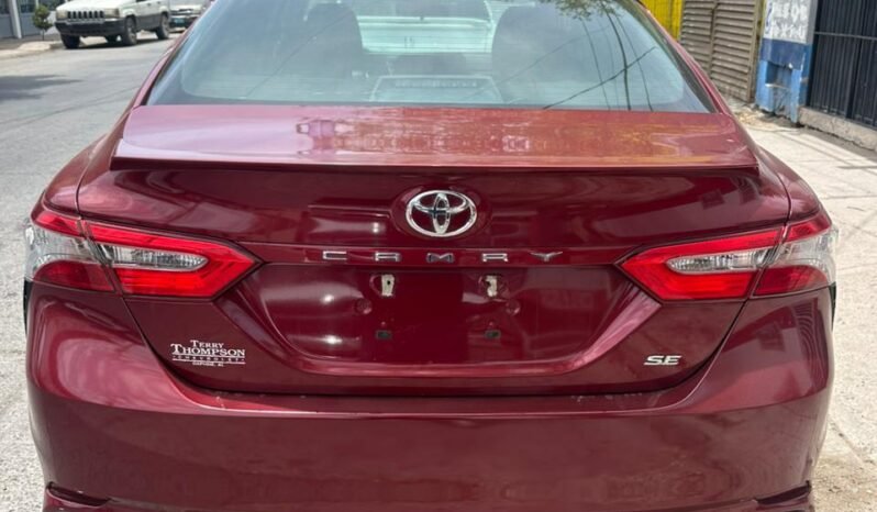 Toyota Camry 2018 SE completo