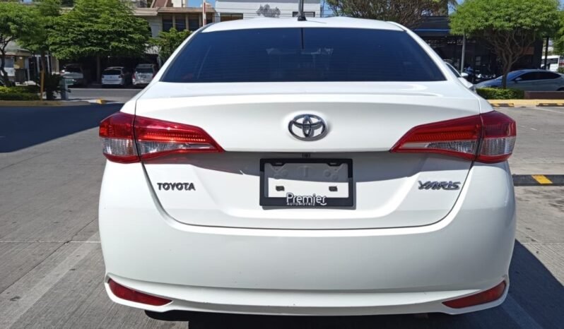 Toyota Yaris 2022 completo