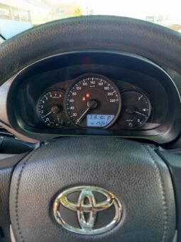 Toyota Yaris 2022 completo