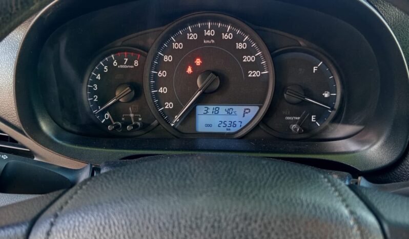 Toyota Yaris 2022 completo