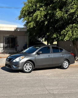 Nissan Versa Exclusive 2017 completo