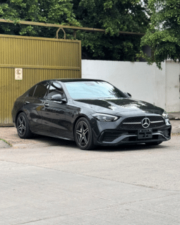 Mercedez-Benz C200 AMG 2022 completo