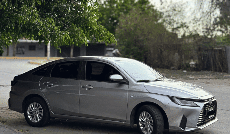 Toyota Yaris S 2023 completo