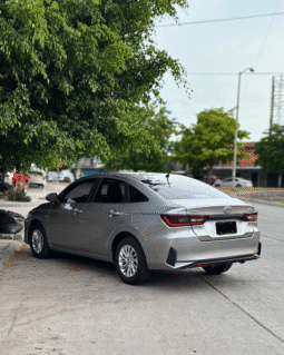 Toyota Yaris S 2023 completo