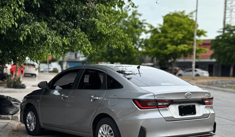 Toyota Yaris S 2023 completo