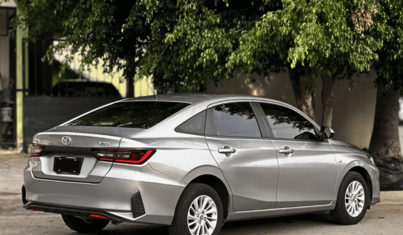Toyota Yaris S 2023 completo