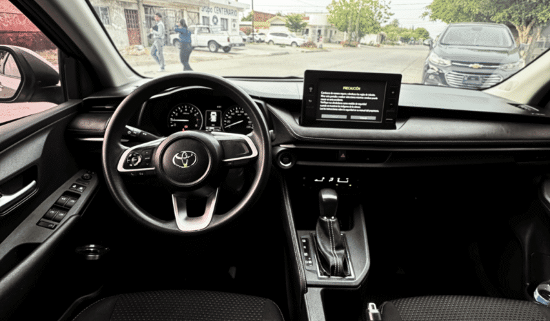 Toyota Yaris S 2023 completo