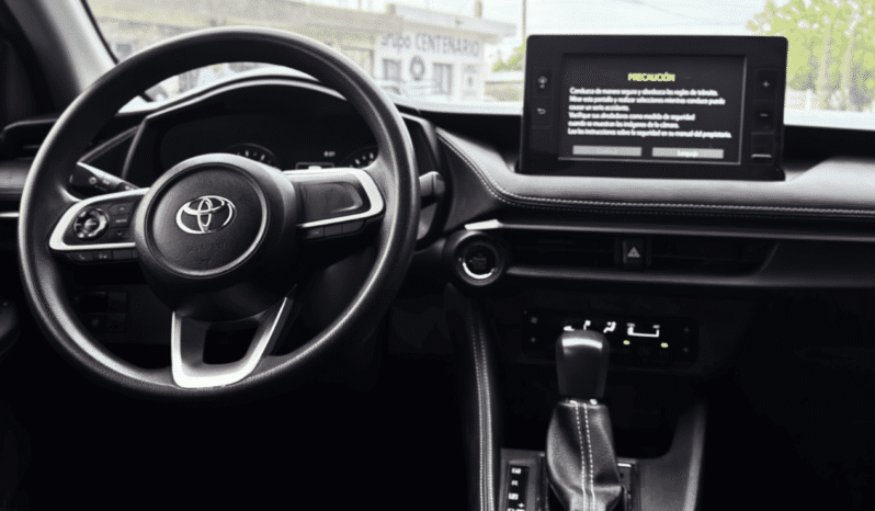 Toyota Yaris S 2023 completo