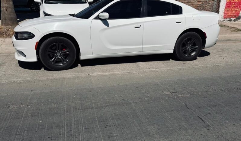 Dodge Charger SE 2017 completo