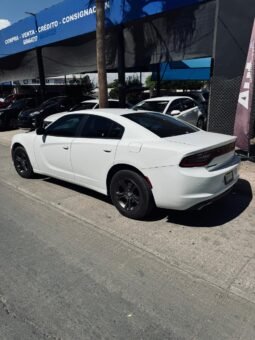 Dodge Charger SE 2017 completo