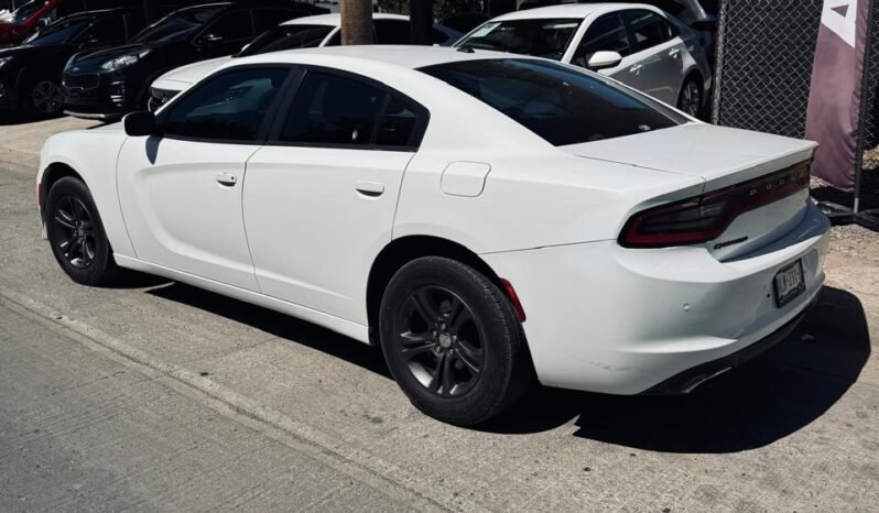 Dodge Charger SE 2017 completo