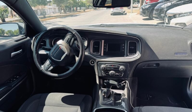 Dodge Charger SE 2017 completo
