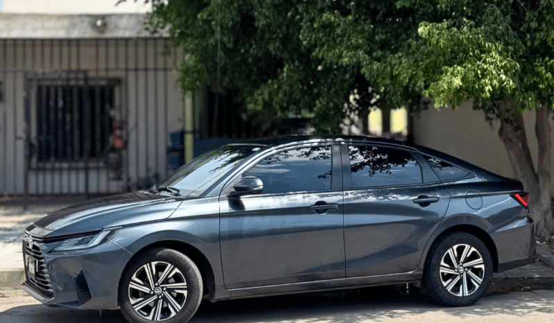 Toyota Yaris S 2024 completo