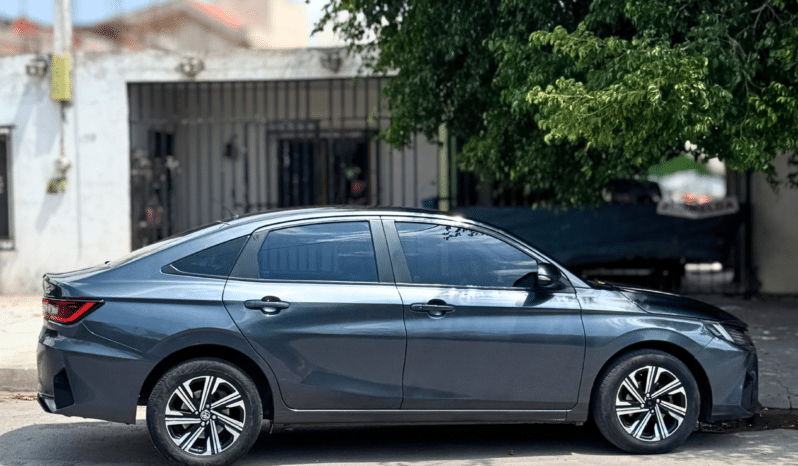 Toyota Yaris S 2024 completo