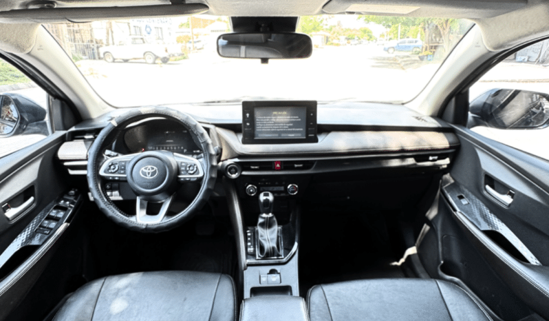 Toyota Yaris S 2024 completo